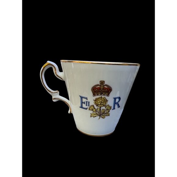 Queen Elizabeth II Coronation Commemorative Salisbury China Cup & Saucer With Go - Picture 3 of 9